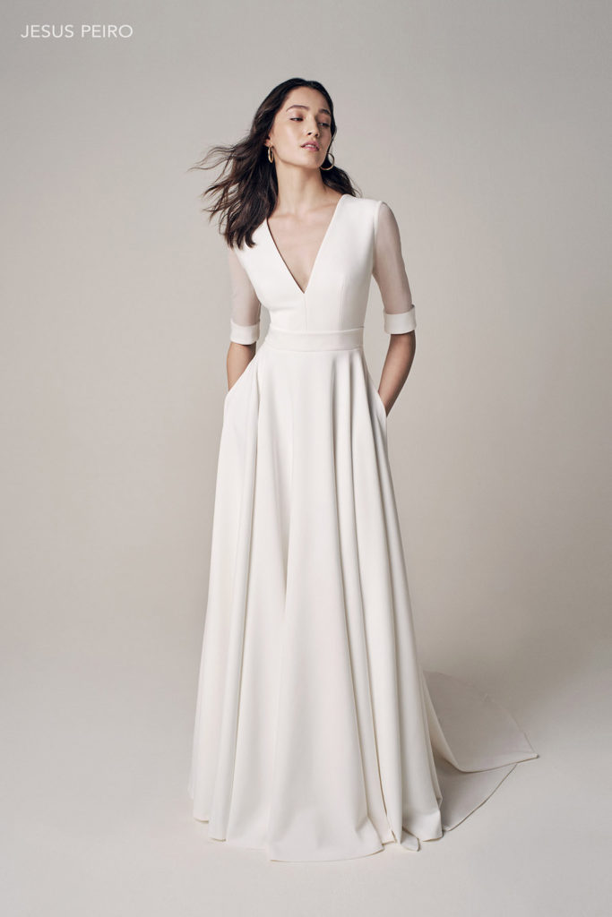 Robe de mariée 222 minimaliste évasée épurée simple classique manches soie décolleté en V jupe évasée Jesus Peiro 2021 - Muses
