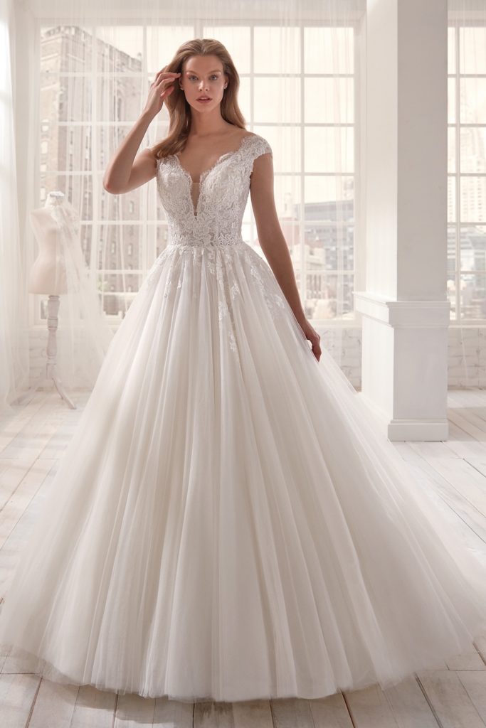 Justa joa20751 robe de mariée princesse tulle perles dentelle volume décolleté V manchettes jolies Nicole - Muses