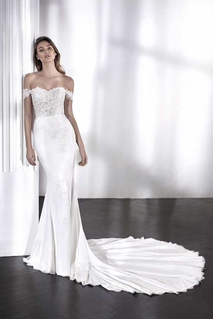 Robe de mariée sirene crêpe décolleté coeur dentelle brodée perlée San Patrick 2021 Muses