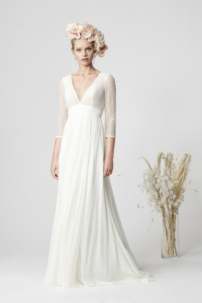 Robe de mariée Iphigenie manches champêtre bohème mousseline dentelle graphique moderne dos nu décolleté V Rembo Styling 2021 - Muses