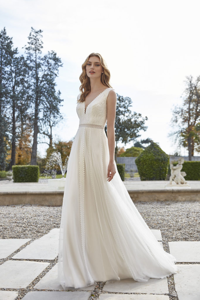 Robe de mariée Taaffeite evasée bohème champêtre tulle brodé dentelle décolleté V San Patrick 2021 Muses