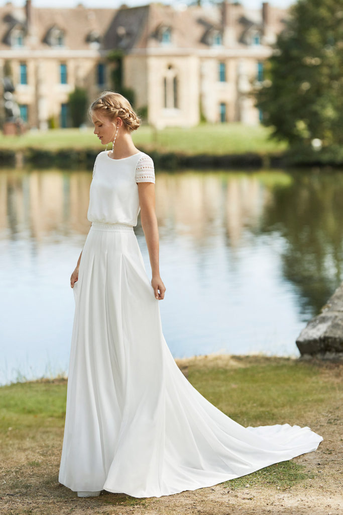 Robe de mariée Walea 2021 crêpe col bateau dos nu mancherons dentelle blousante champêtre Alma Novia Muses